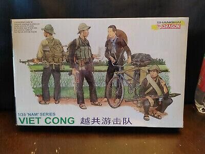 3304 Viet Cong 1/35,  Dragon. 